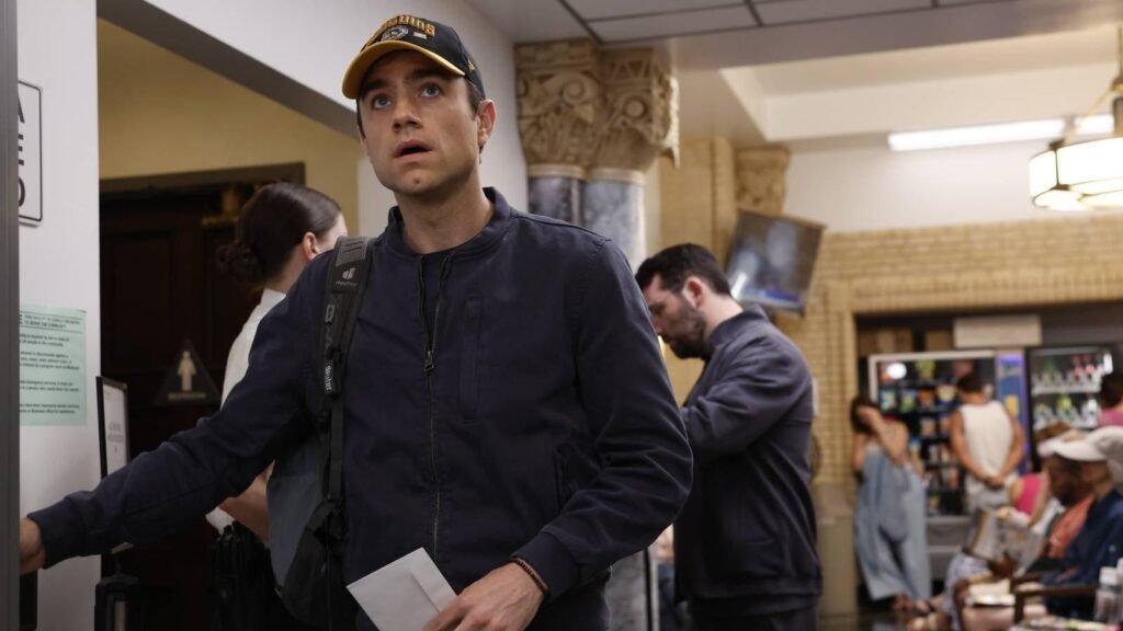 द पिट सीज़न 2 में डॉ. लैंगडन और डॉ. किंग के बीच संभावित रोमांस के संकेत मिलते हैं।